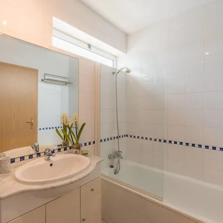 Beautiful 1 Bedroom With Stunning View 公寓