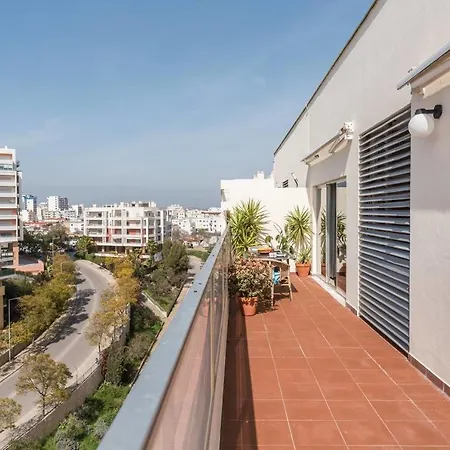 Beautiful 1 Bedroom With Stunning View شقة