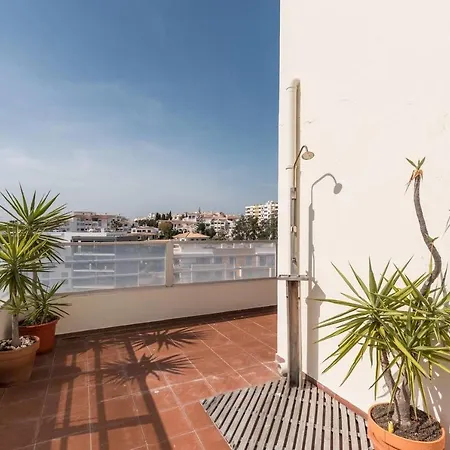 Beautiful 1 Bedroom With Stunning View شقة *